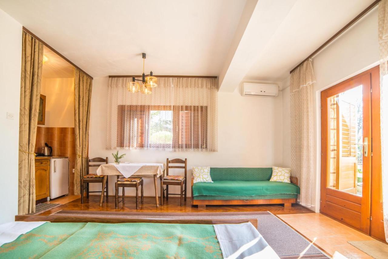 Apartments Antic 4255 Selce Bagian luar foto