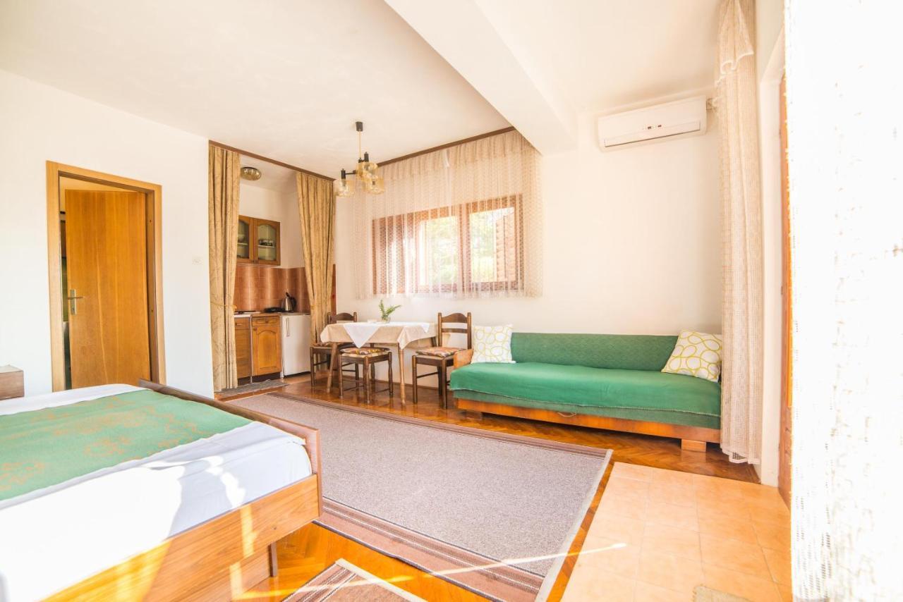 Apartments Antic 4255 Selce Bagian luar foto