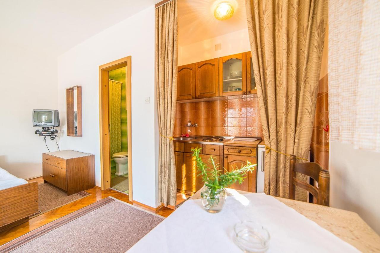 Apartments Antic 4255 Selce Bagian luar foto