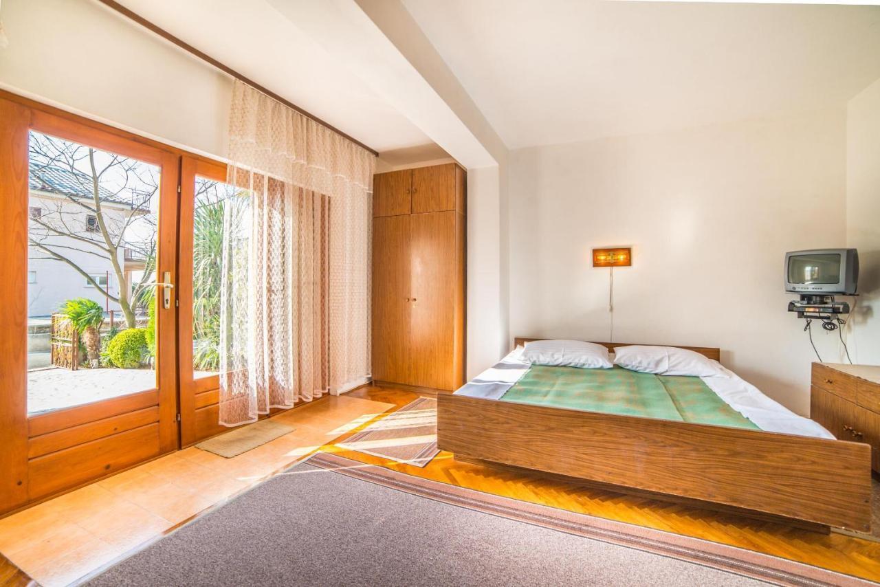 Apartments Antic 4255 Selce Bagian luar foto