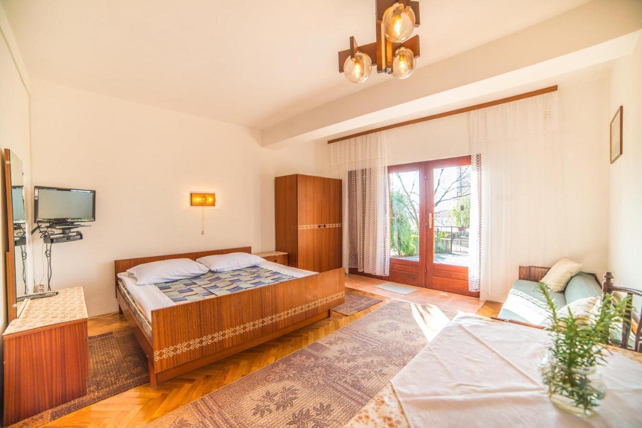 Apartments Antic 4255 Selce Bagian luar foto